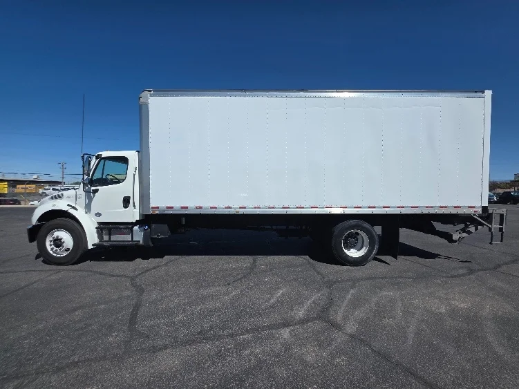 2019 Freightliner eM2 in El Paso, TX — photo 4