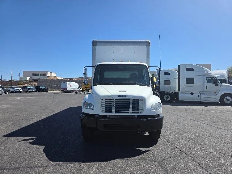 2019 Freightliner eM2 in El Paso, TX — photo 2