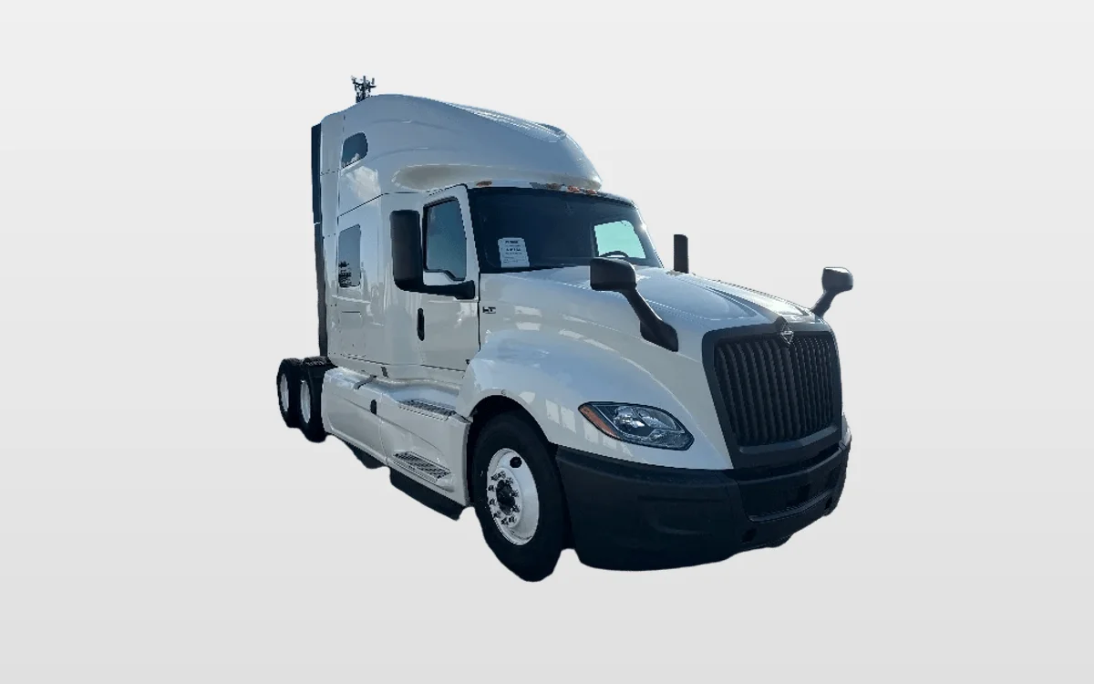2022 International LT - image 1