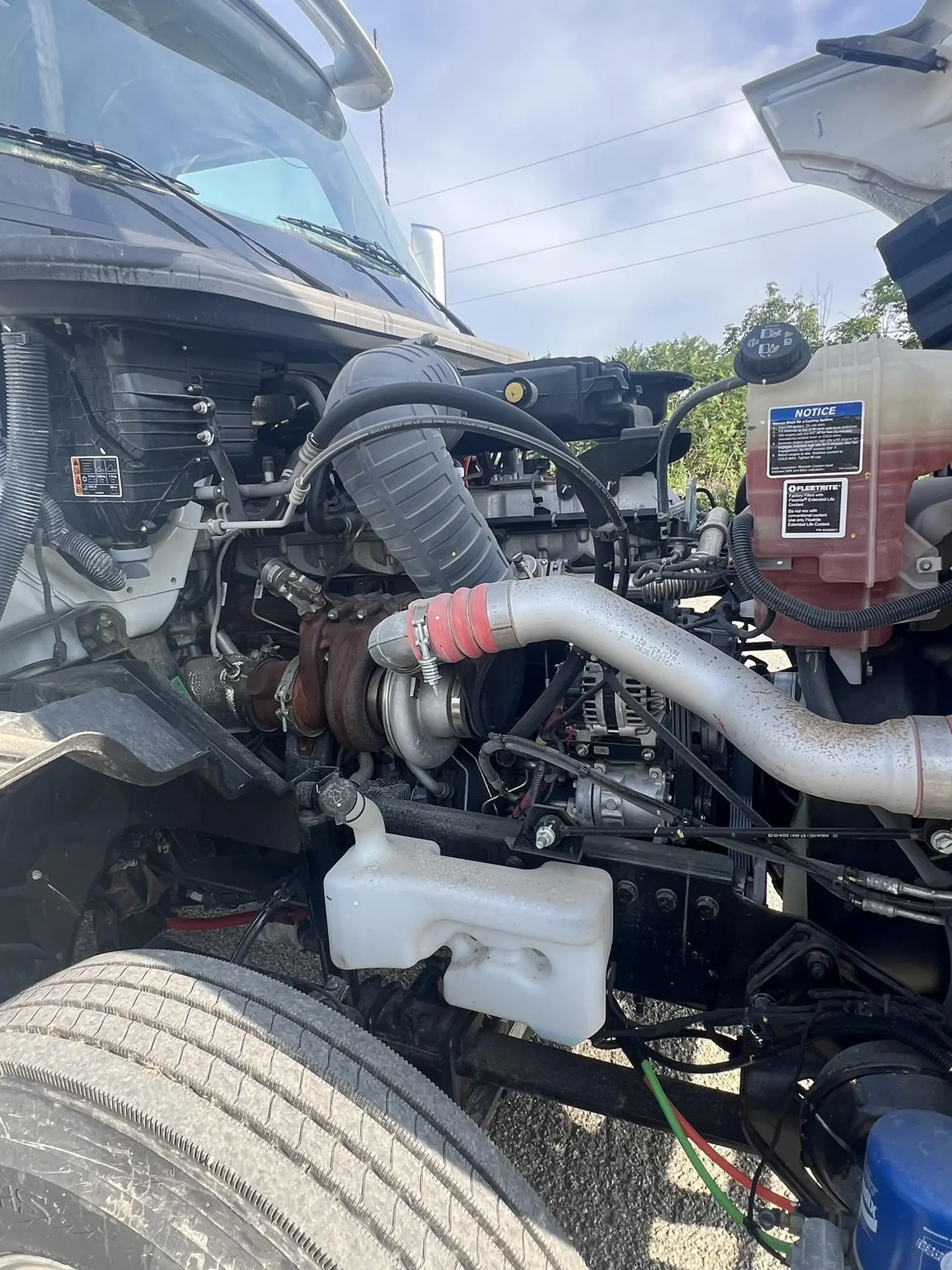 2025 International LT - image 8