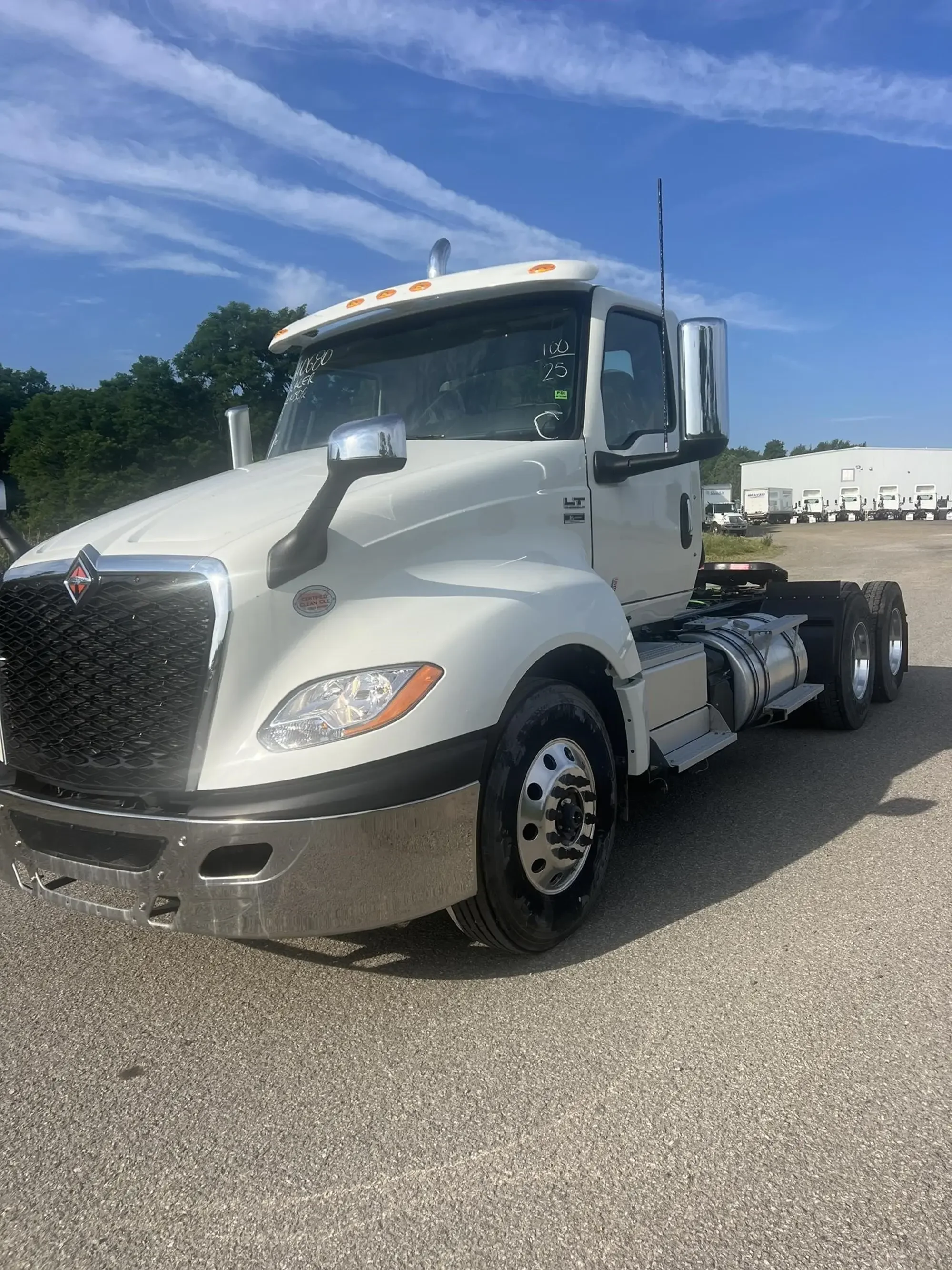 2025 International LT - image 3