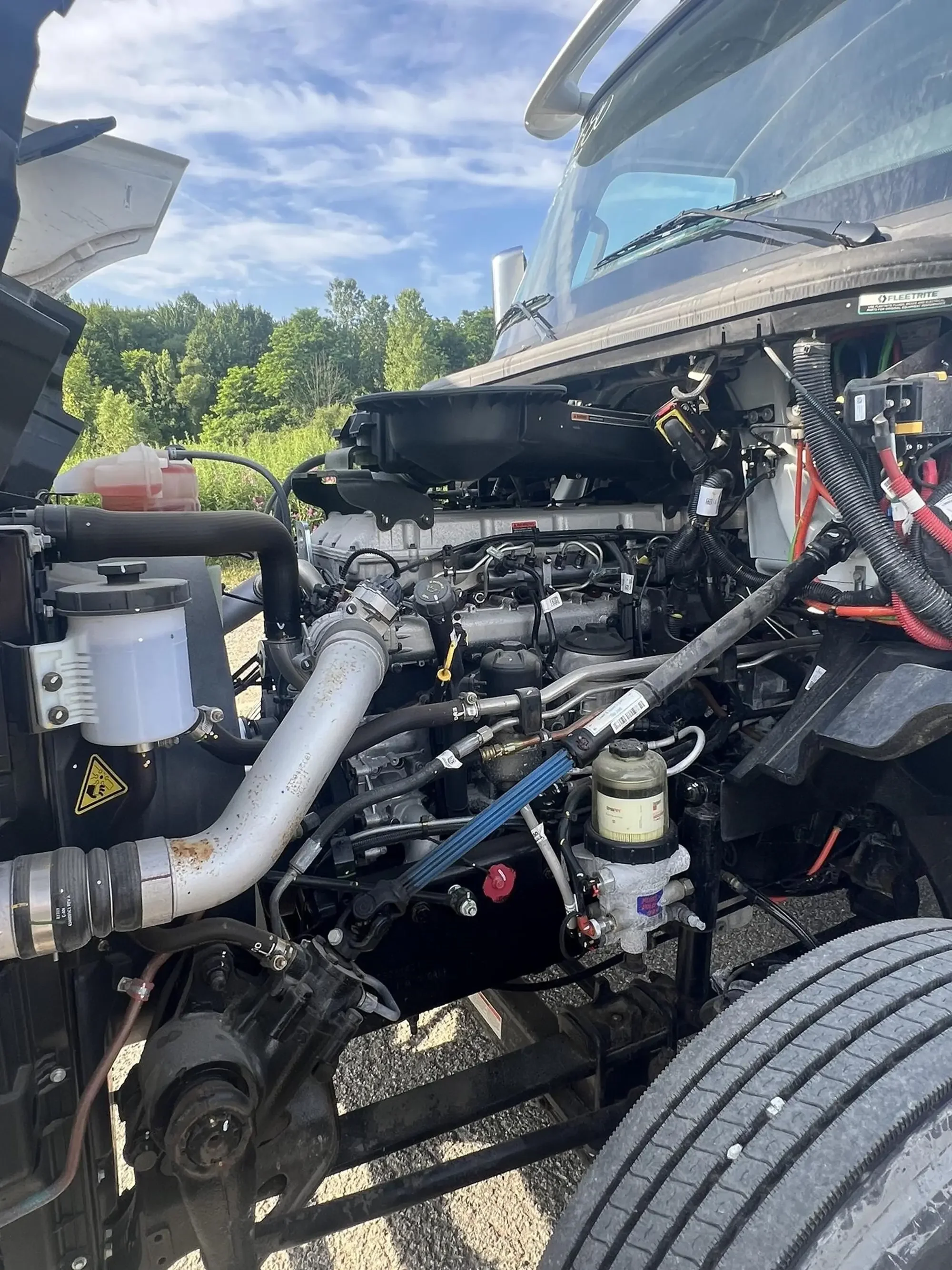 2025 International LT - image 9