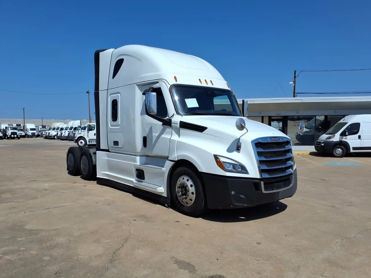 2023 Freightliner Cascadia in Dallas, TX — photo 3
