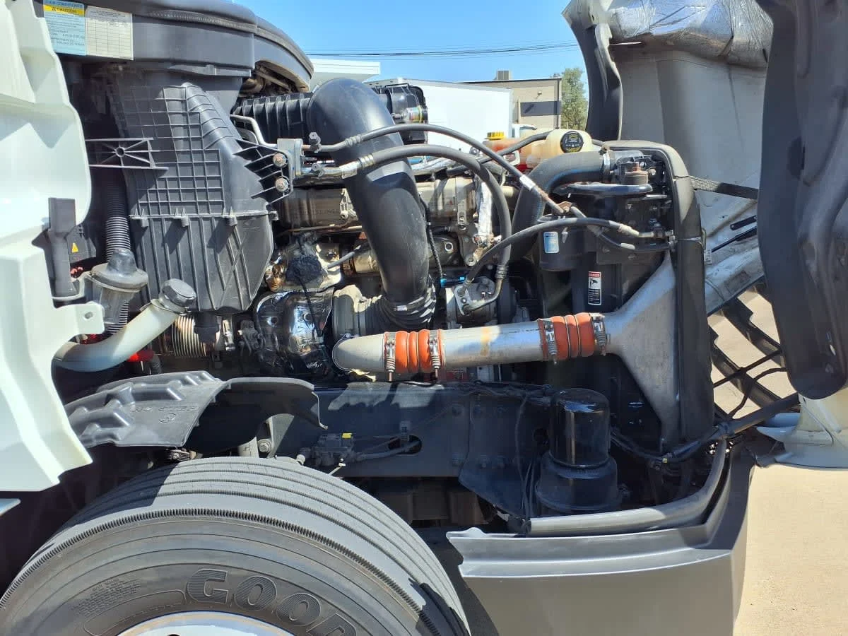 2023 Freightliner Cascadia in Dallas, TX — photo 10