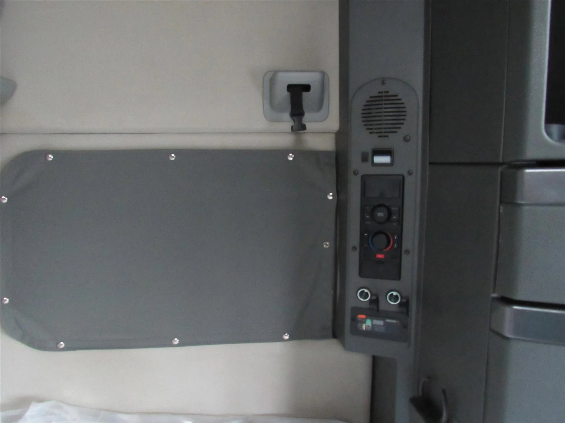 2024 Volvo VNL 860 - image 22