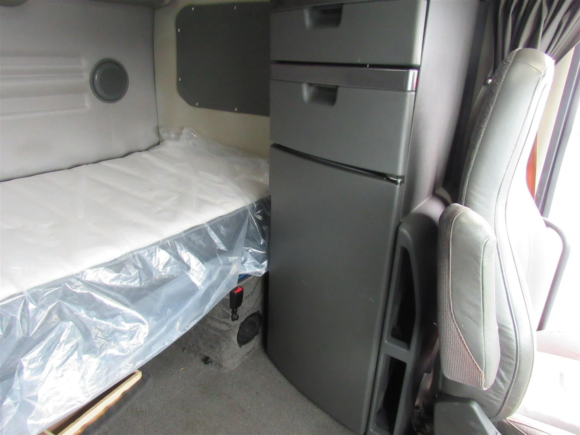 2024 Volvo VNL 860 - image 21