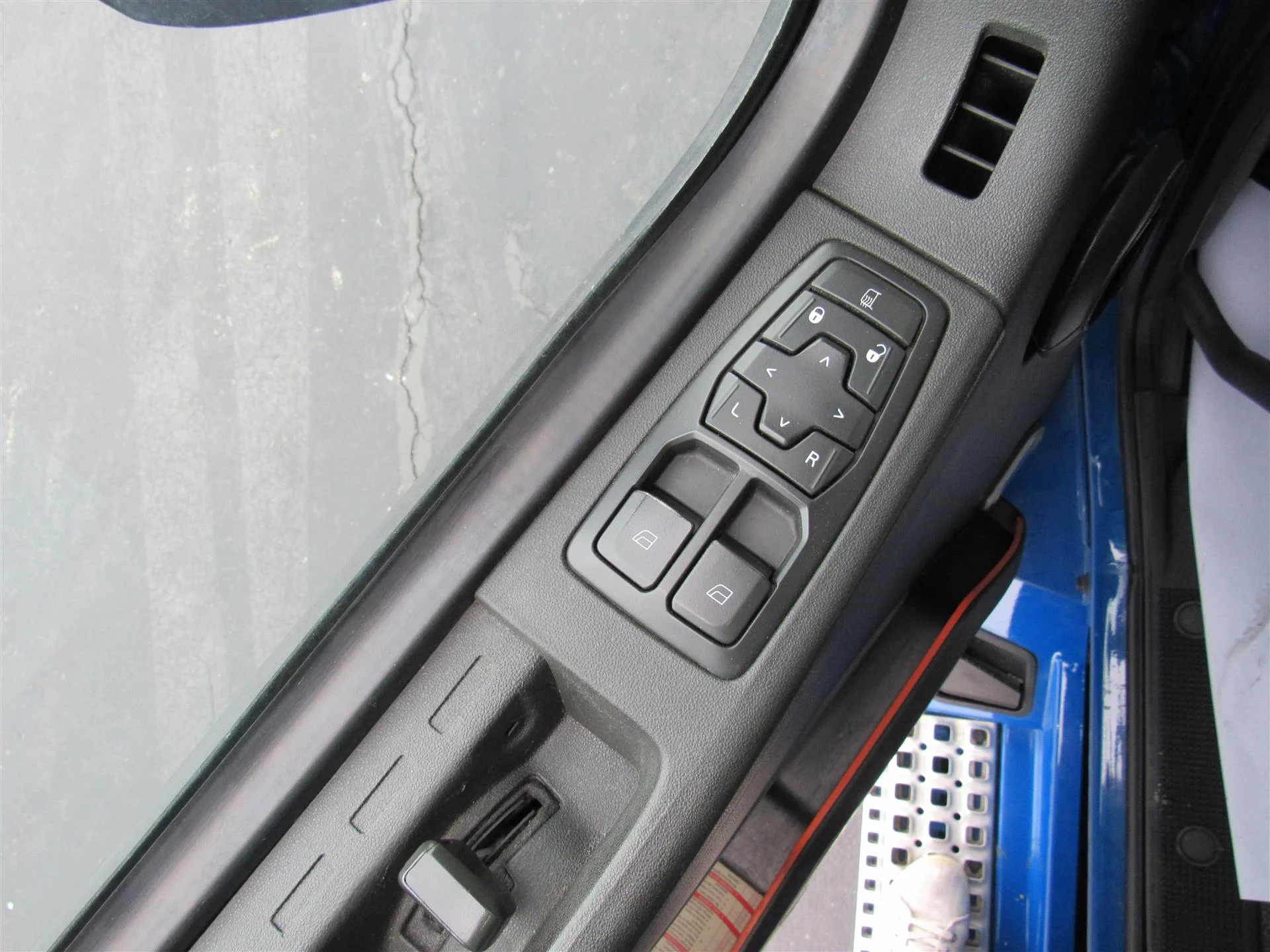 2024 Volvo VNL 860 - image 11