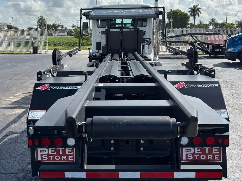 2025 Peterbilt 567 in Doral, FL — photo 11