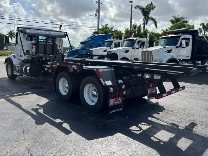 2025 Peterbilt 567 in Doral, FL — photo 12