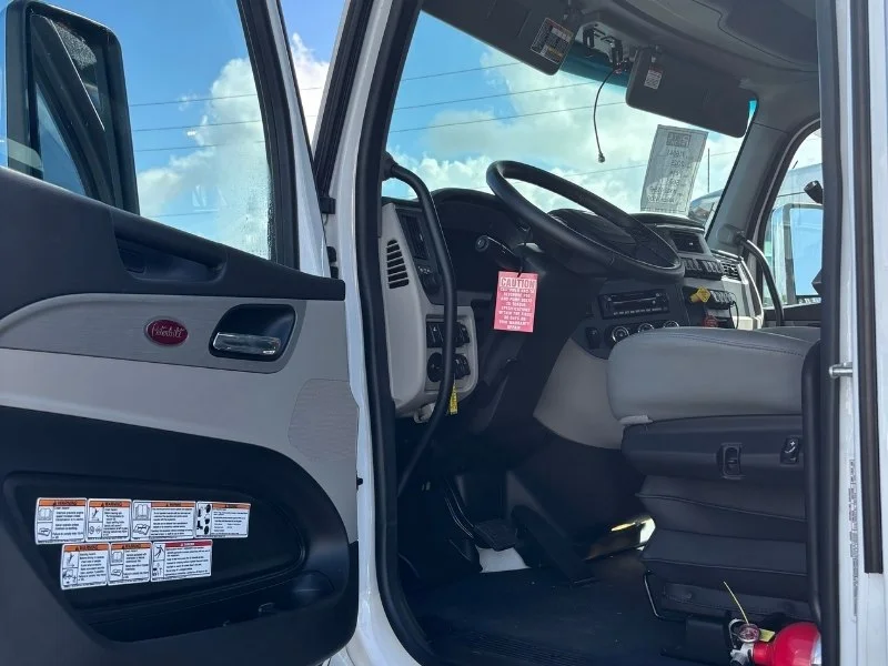 2025 Peterbilt 567 in Doral, FL — photo 3