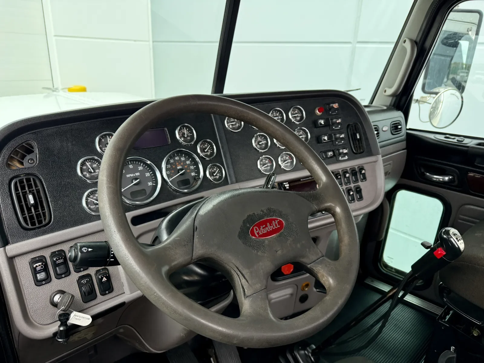 2020 Peterbilt 389 - image 15