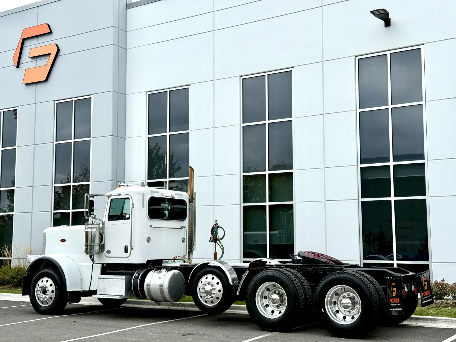2020 Peterbilt 389 - image 6
