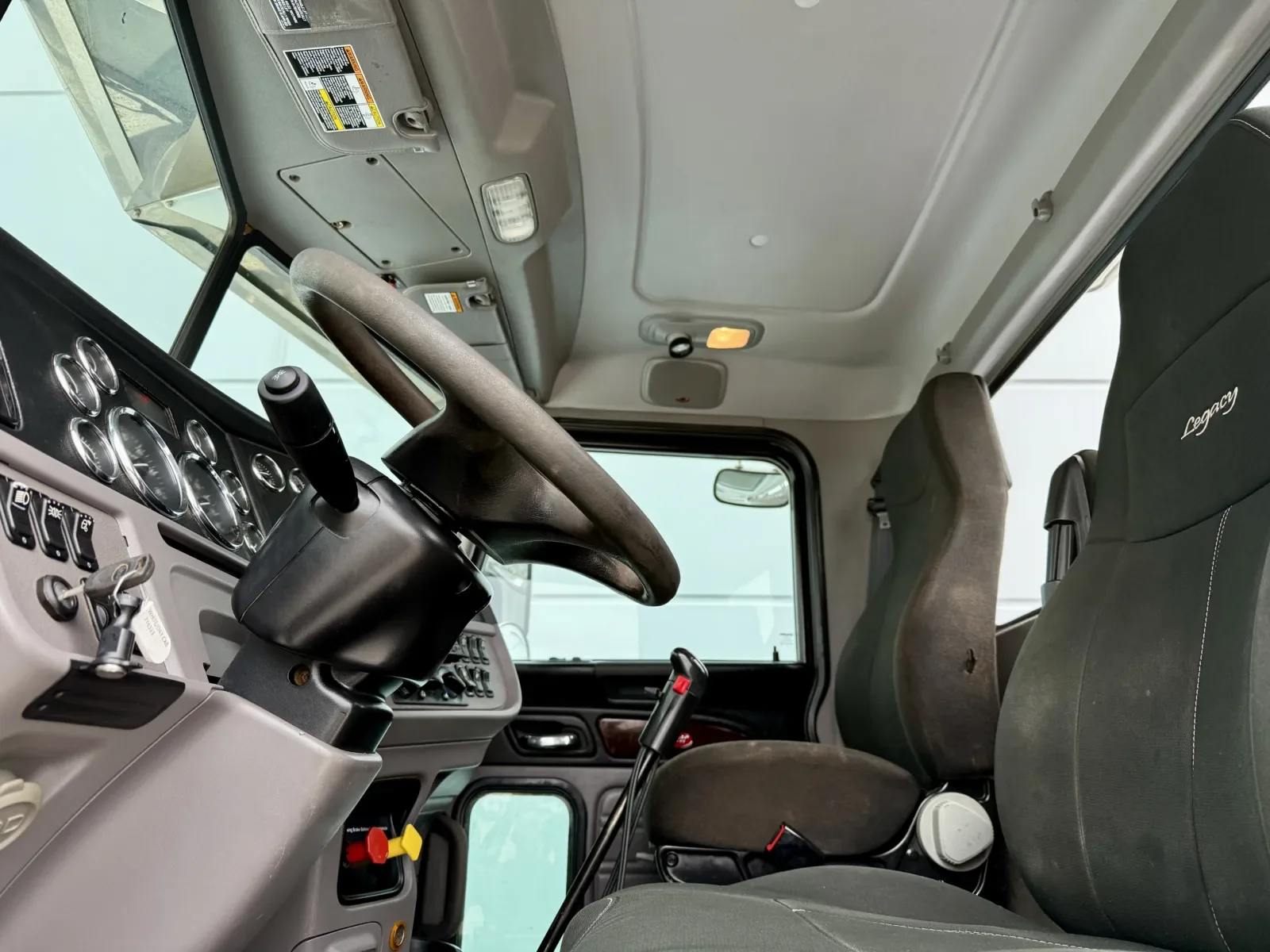 2020 Peterbilt 389 - image 14