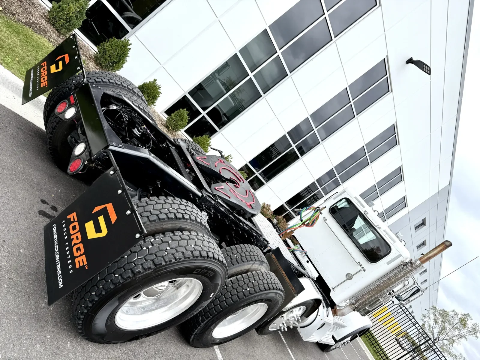 2020 Peterbilt 389 - image 11