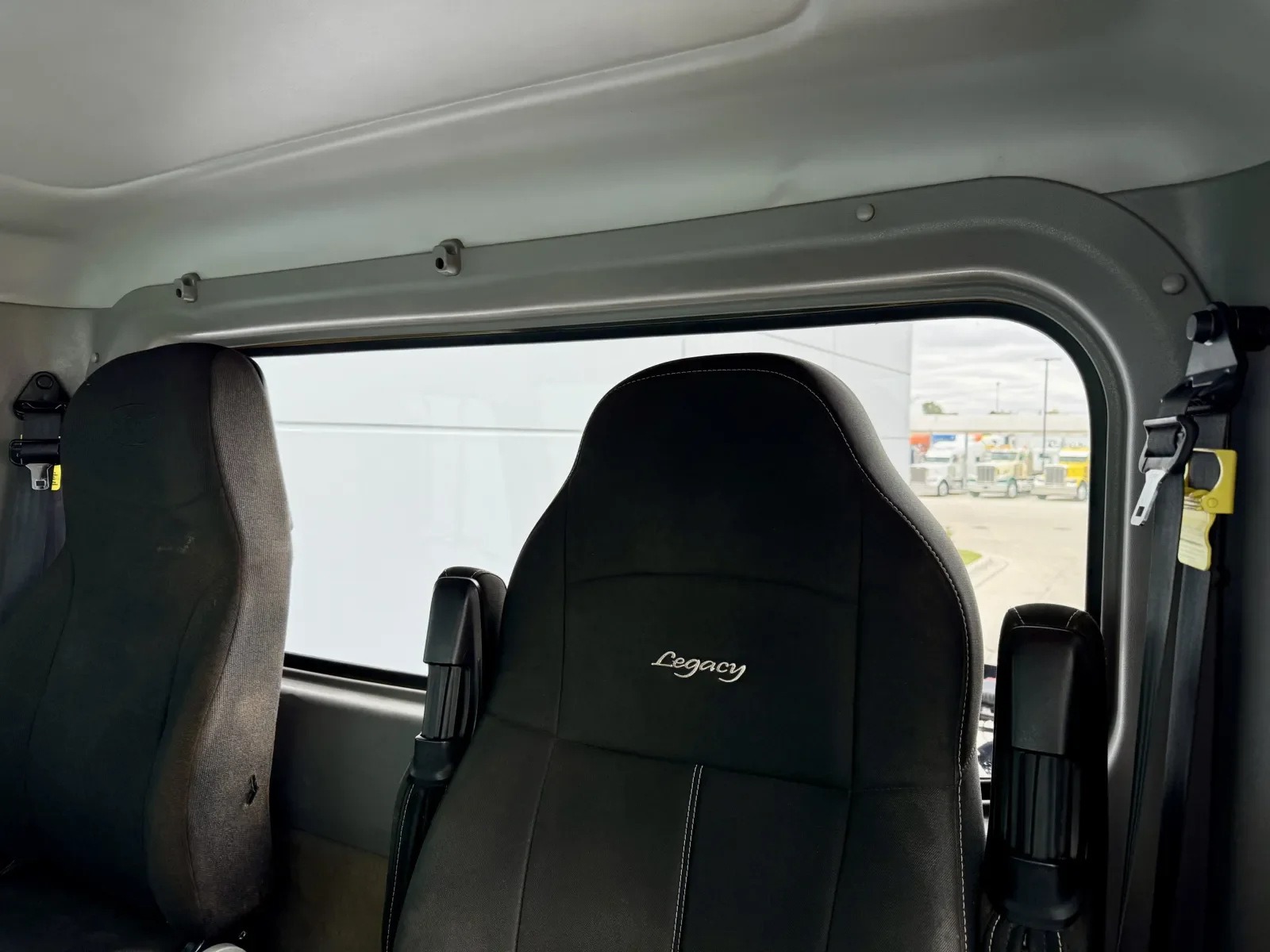 2020 Peterbilt 389 in New Lenox, IL — photo 19