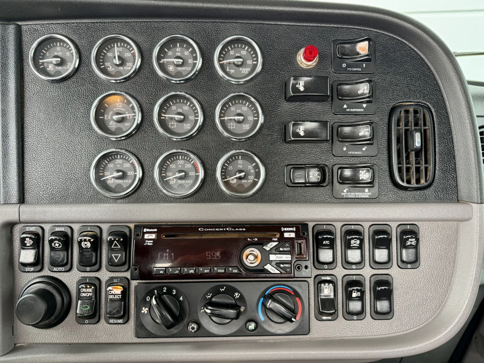 2020 Peterbilt 389 in New Lenox, IL — photo 17