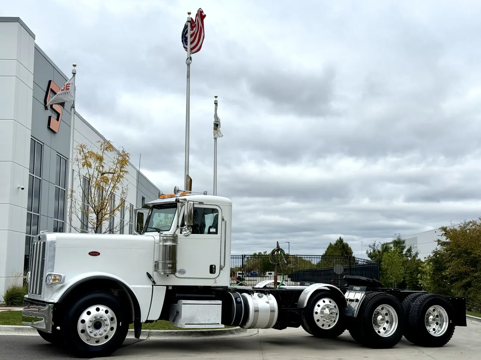 2020 Peterbilt 389 in New Lenox, IL
