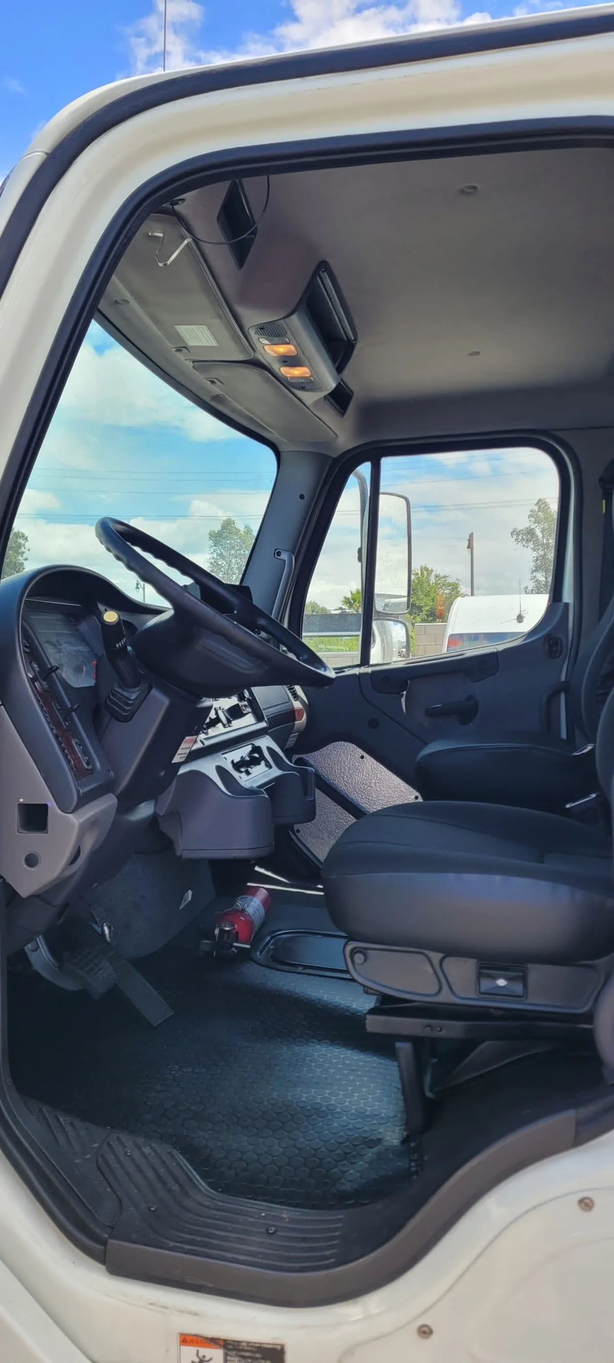 2021 Freightliner M2 106 - image 7