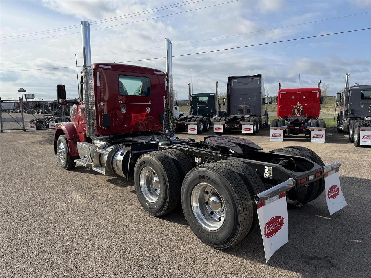2027 Peterbilt 567 in Eau Claire, WI — photo 2