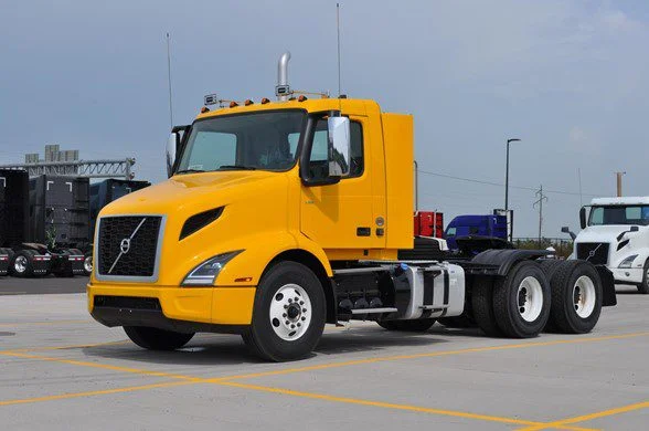 2025 Volvo VNR 640
