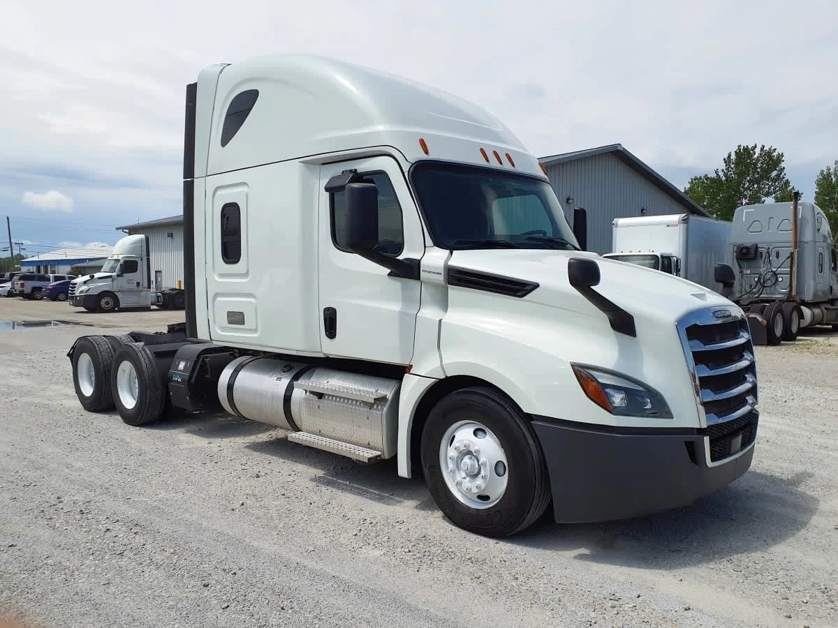 2019 Freightliner Cascadia in Indianapolis, IN — photo 3
