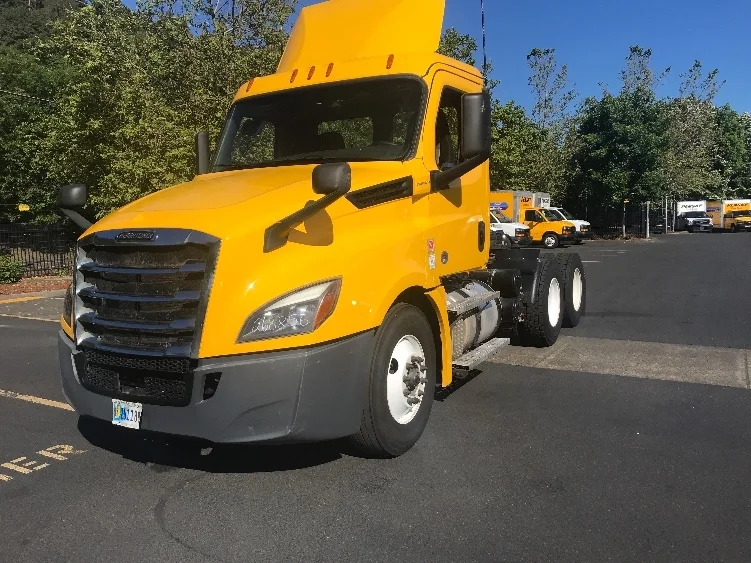 2019 Freightliner Cascadia in Portland, OR — photo 3
