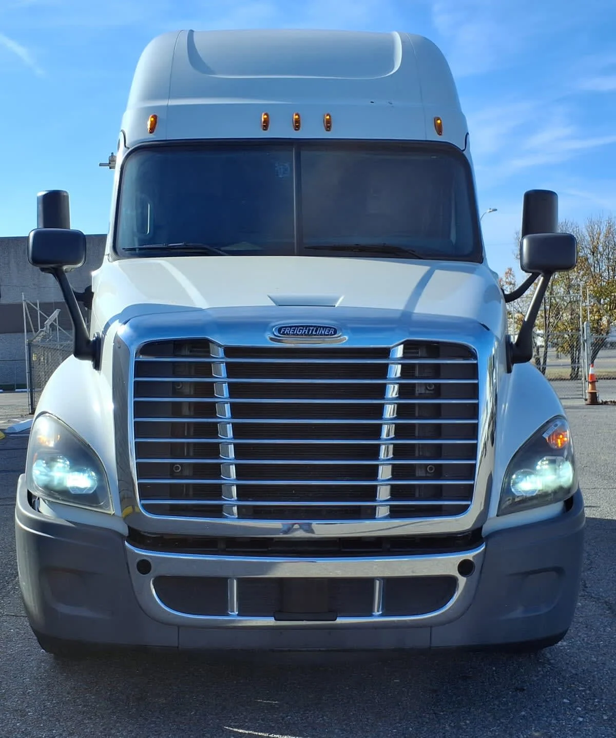 2020 Freightliner Cascadia - image 2