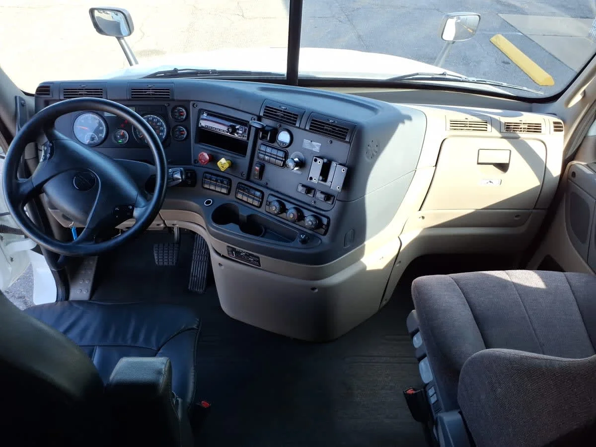 2020 Freightliner Cascadia - image 7