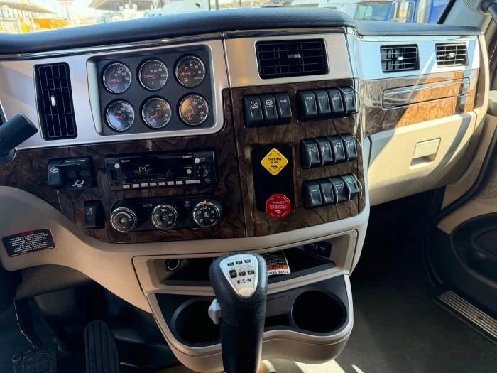 2027 Peterbilt 589 - image 13