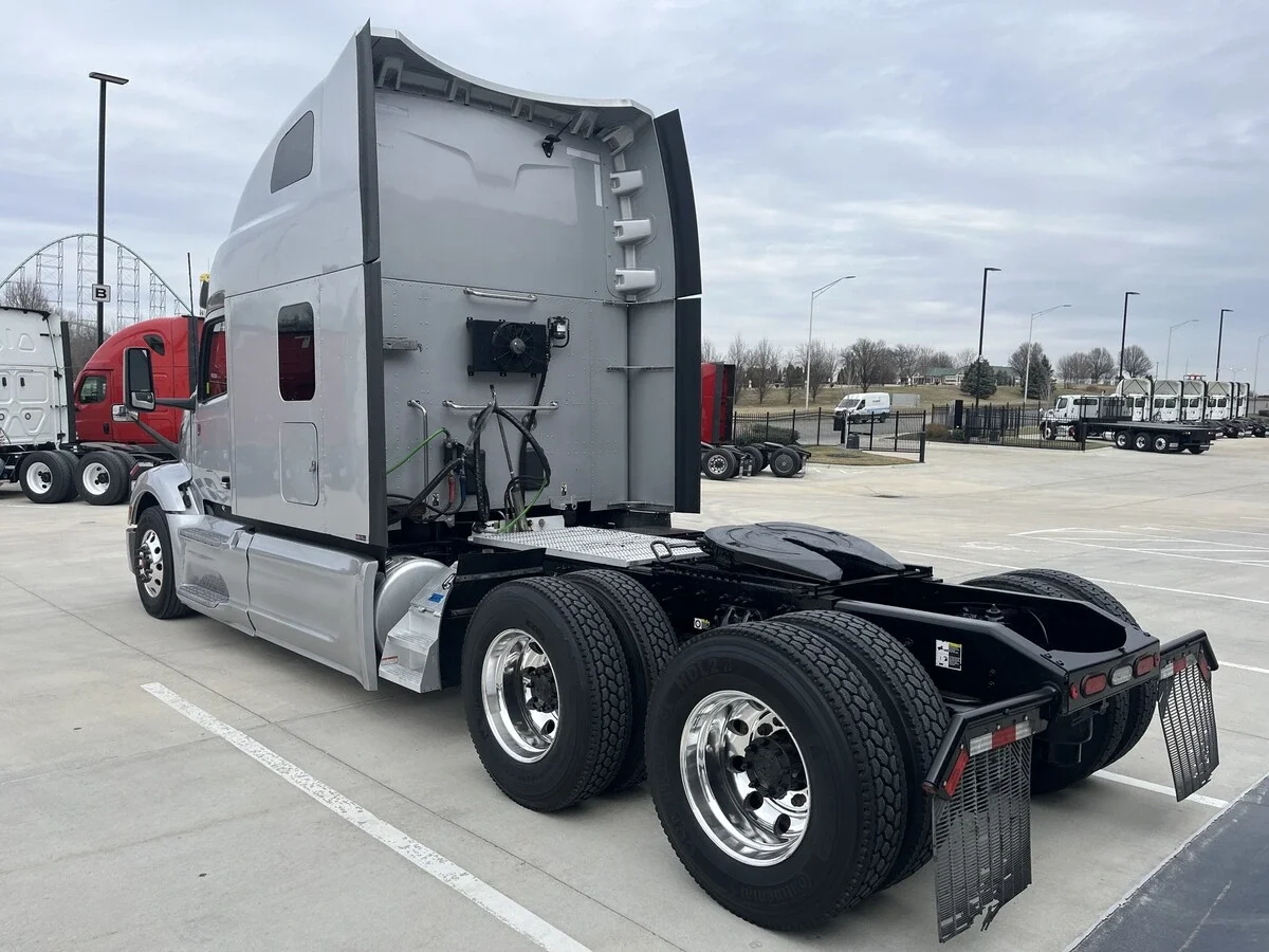 2023 Peterbilt 579 - image 11