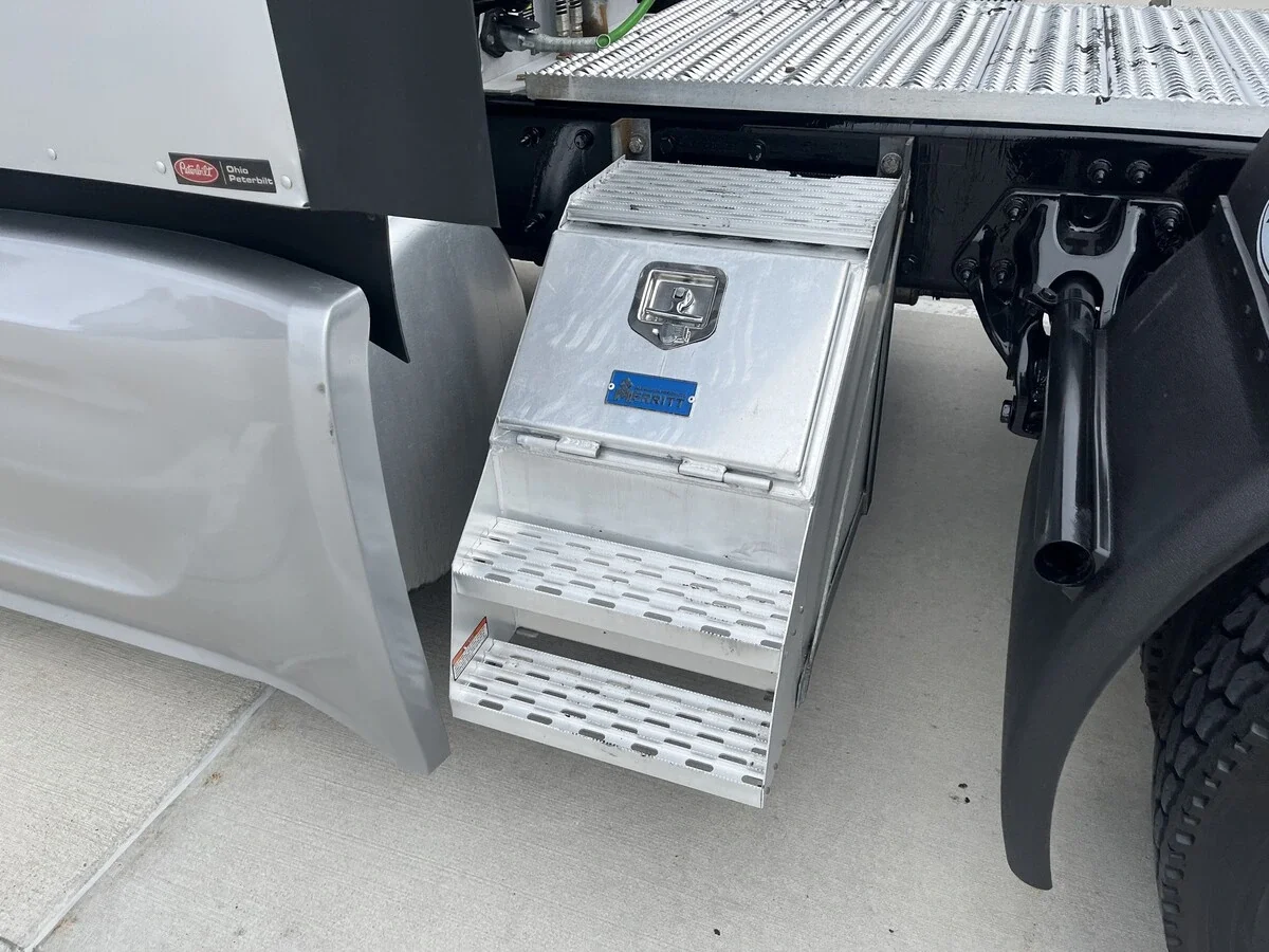 2023 Peterbilt 579 - image 12