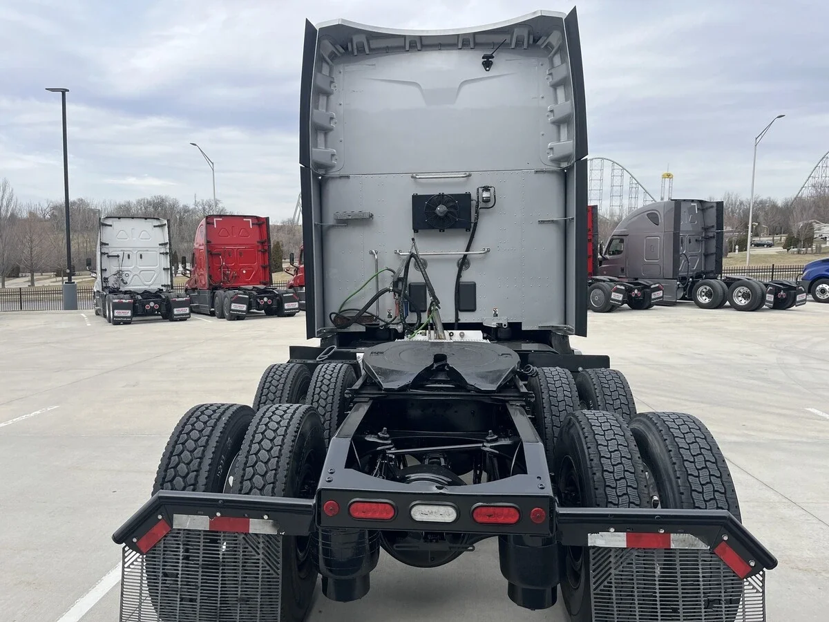 2023 Peterbilt 579 - image 9