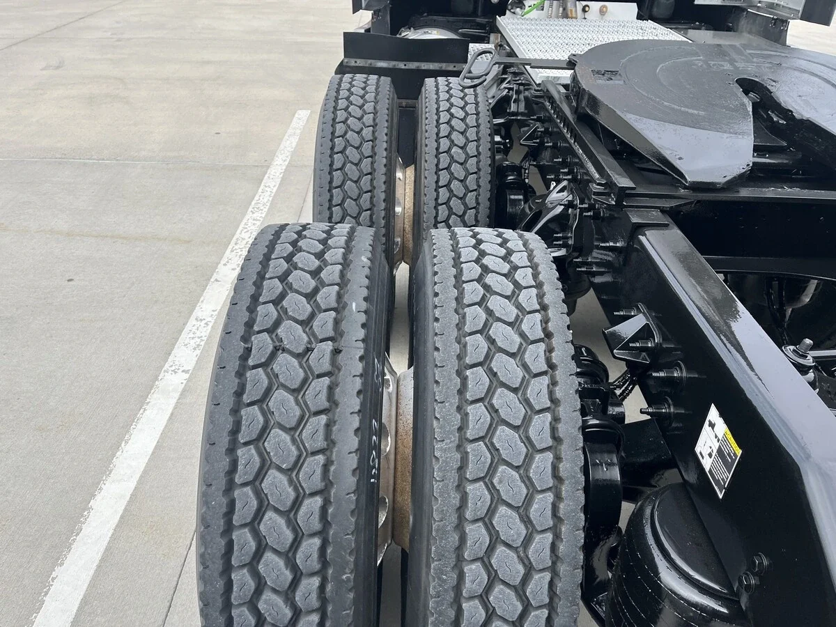 2023 Peterbilt 579 - image 10