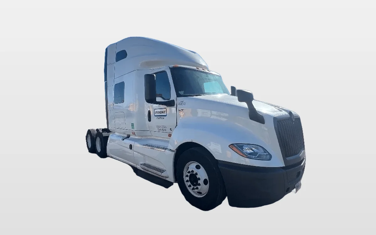 2022 International LT - image 1