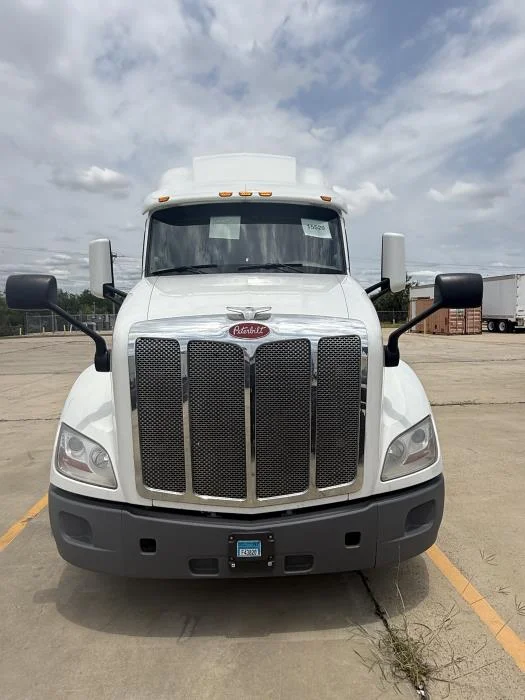 2021 Peterbilt 579 in Laredo, TX — photo 11