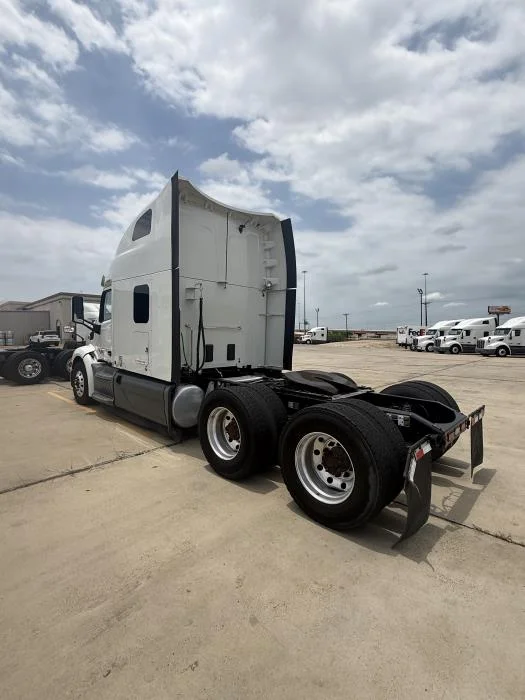2021 Peterbilt 579 in Laredo, TX — photo 4