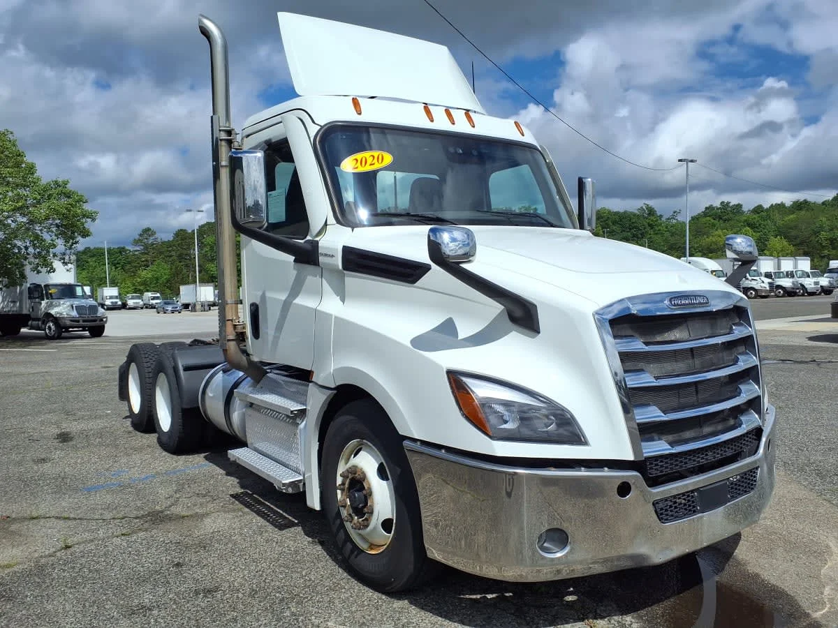 2020 Freightliner Cascadia in Knoxville, TN — photo 3