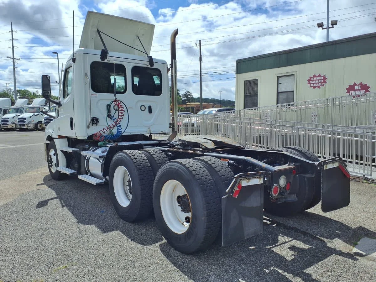 2020 Freightliner Cascadia in Knoxville, TN — photo 6