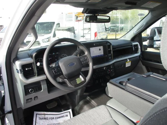2025 Ford F-550 — photo 12