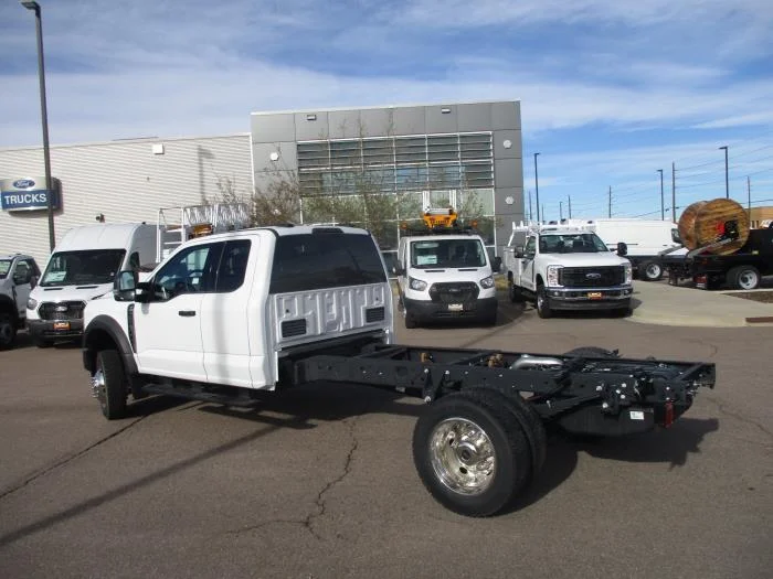 2025 Ford F-550 — photo 8