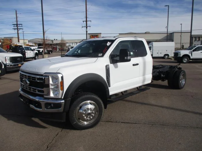 2025 Ford F-550 — photo 2