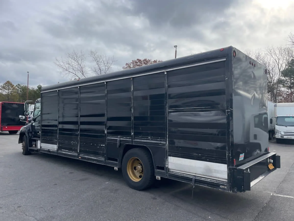 2015 Hino 338 - image 6