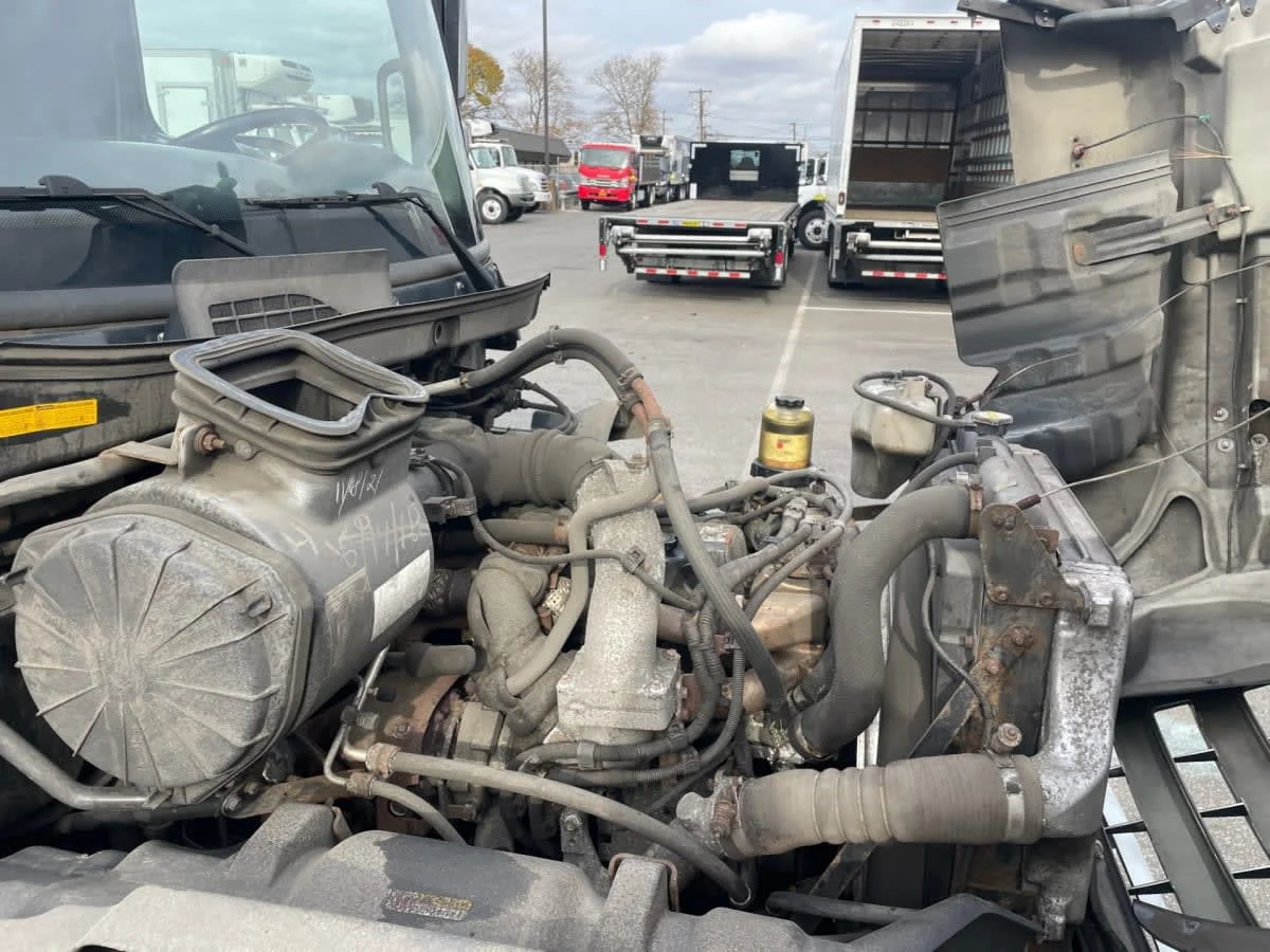 2015 Hino 338 - image 8