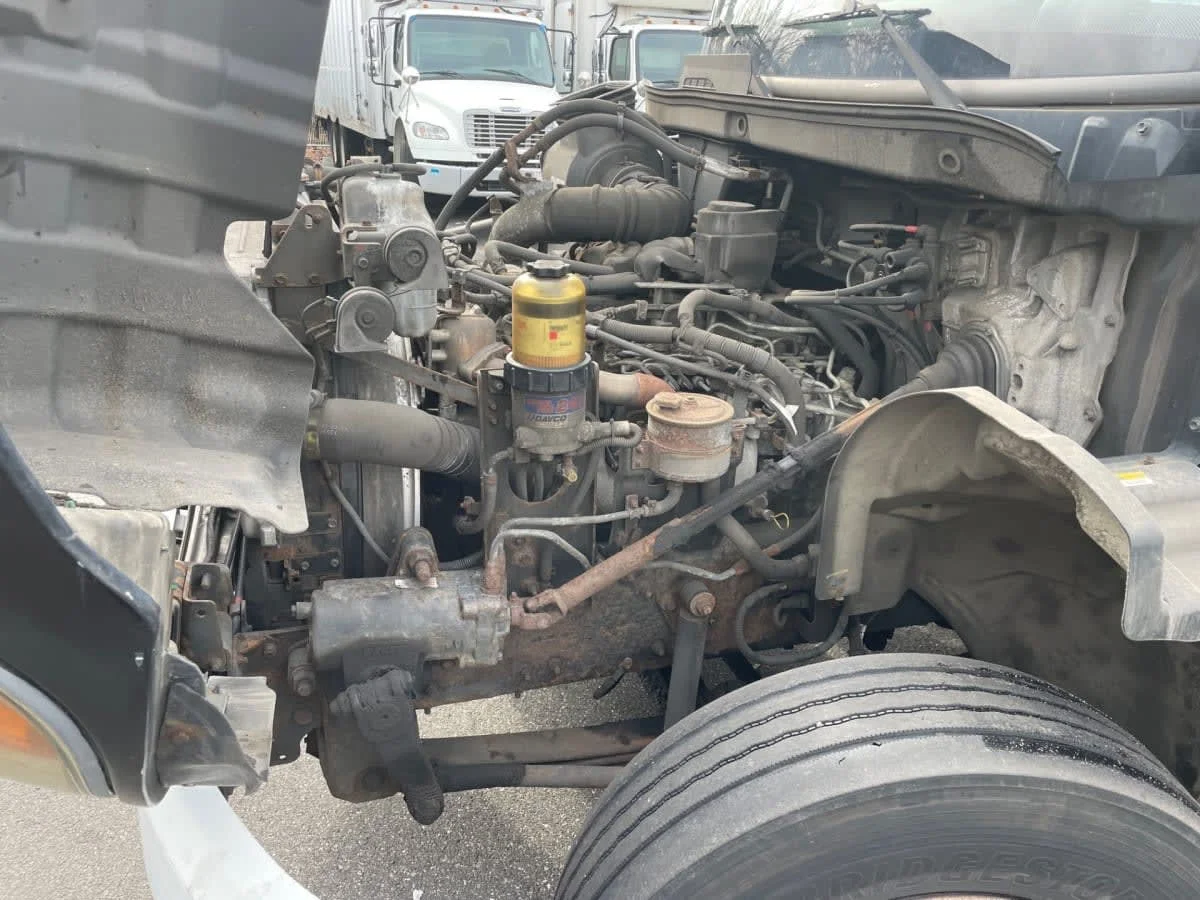 2015 Hino 338 - image 9