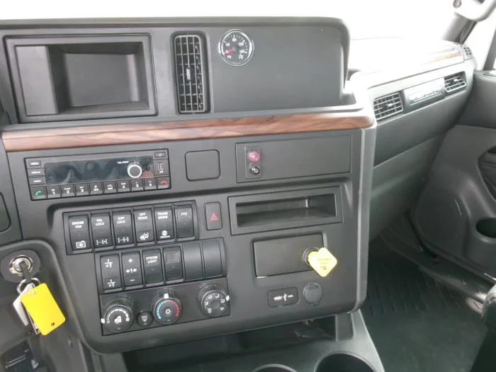 2026 International HX - image 13