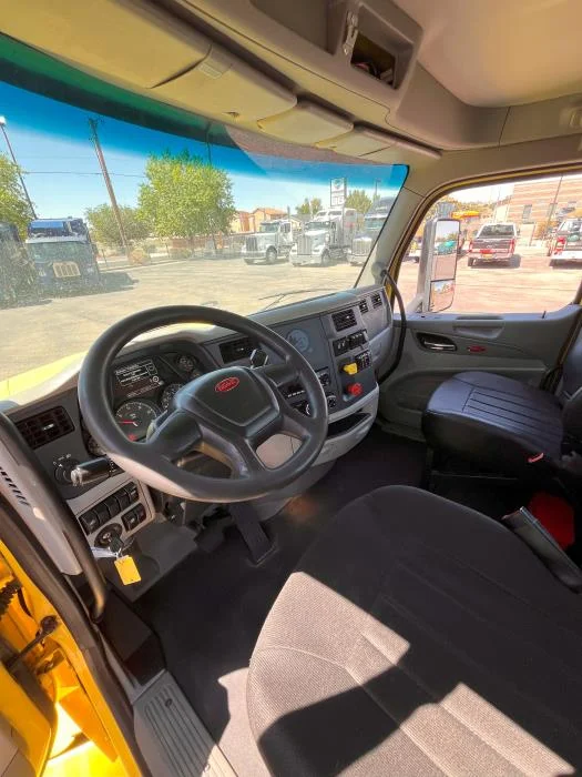 2021 Peterbilt 579 in Albuquerque, NM — photo 10