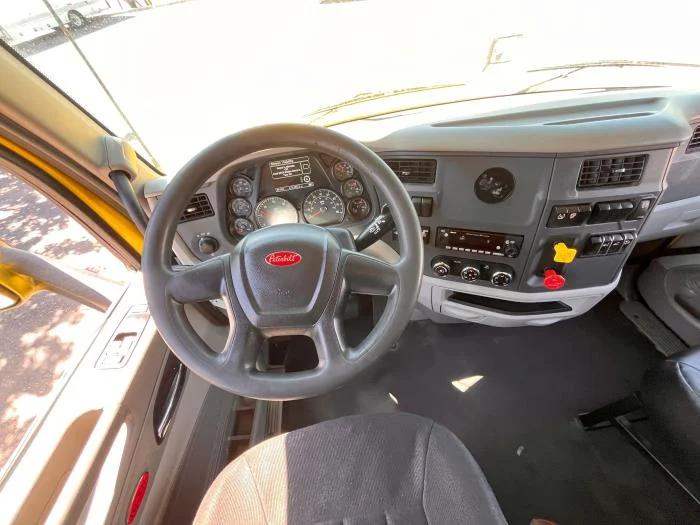 2021 Peterbilt 579 in Albuquerque, NM — photo 11