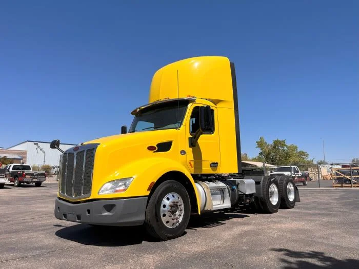 2021 Peterbilt 579 in Albuquerque, NM — photo 2