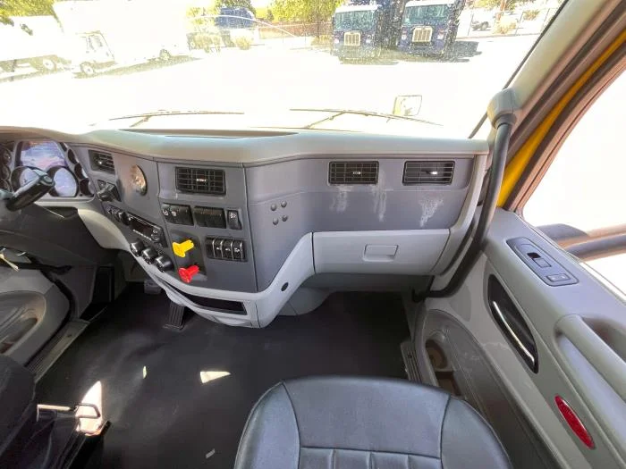 2021 Peterbilt 579 in Albuquerque, NM — photo 14