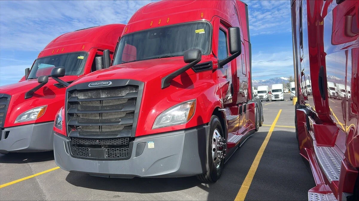 2022 Freightliner Cascadia - image 2